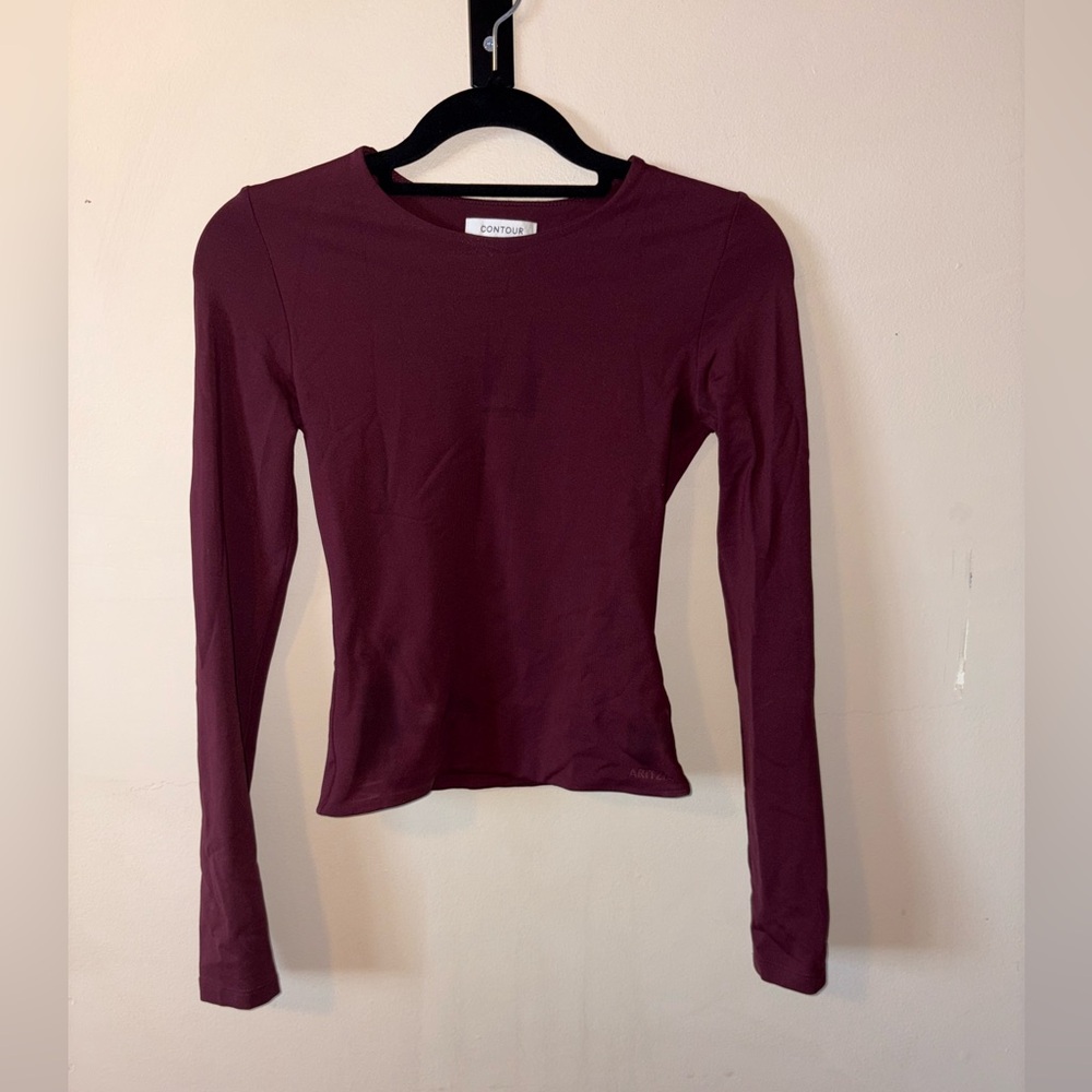 Aritzia contour tops in sumac burgundy and black